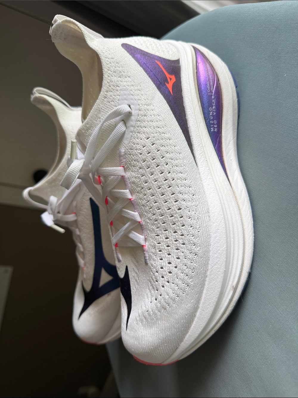 Mizuno Neo Vista Women’s White Athletic Running Shoes